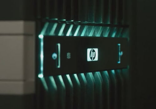 HP Blackbird 002 - Front plate logo