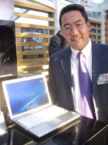 Sony's new Vaio SR series laptop with Intel Centrino 2 Sony's new Vaio SR series laptop with Intel Centrino 2