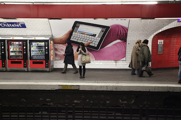 iPad ad in Paris