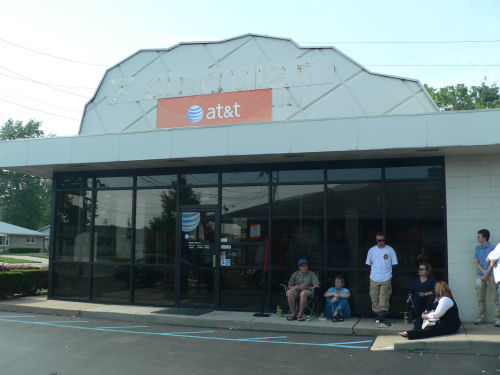 The AT&amp;T phone center store in Columbus, Indiana, at about 5:30 pm on June 29, 2007.
